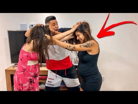 ELAS BRIGARAM FEIO NA NOSSA FRENTE!!