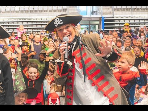 Romana Krajnčan - GUSARSKA (z besedilom)