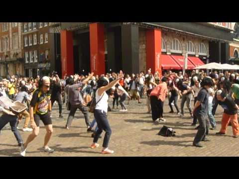 Shake that - flash mob at Covent Garden,London (part 1)