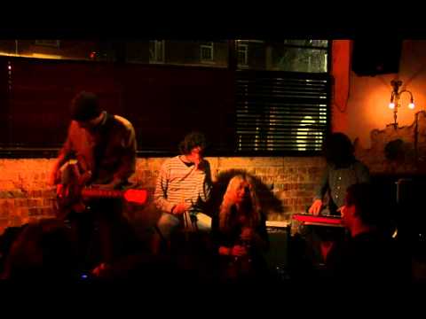 Jessie Q and the Earthquakes - Unplugged @Birdcage
