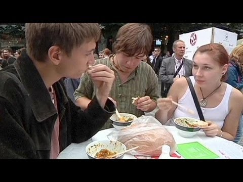 Prague serves food "for a thousand" in waste-saving initiative