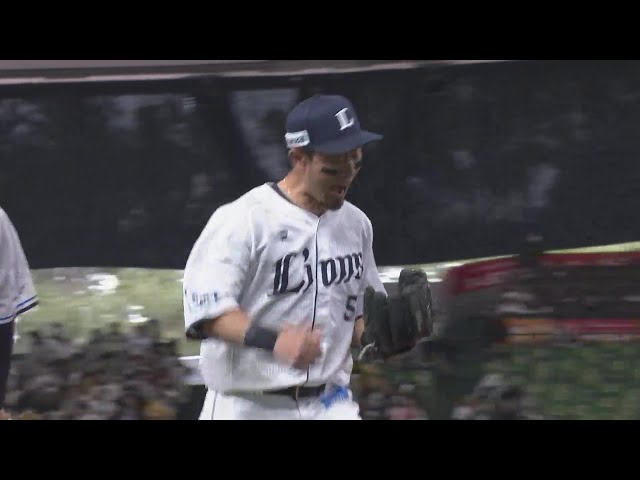 【4回表】ライオンズ・外崎修汰 三遊間を抜けそうな打球を見事に捌いてゲッツー完成!! 2025年3月11日 埼玉西武ライオンズ 対 阪神タイガース