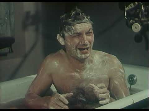 Она Вас любит (1956) || Георгий Вицин и Инна Кмит || Эпизод в ванной
