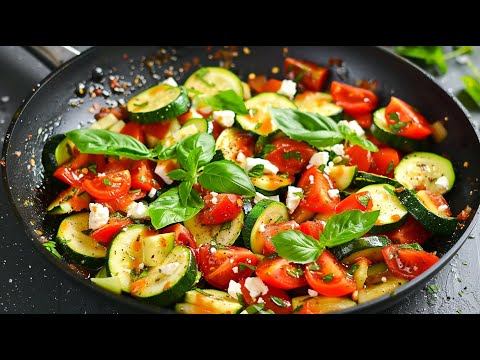 Gesundes Abendessen in 10 Min: Probieren Sie unsere köstliche Zucchini Tomaten Feta Pfanne low carb