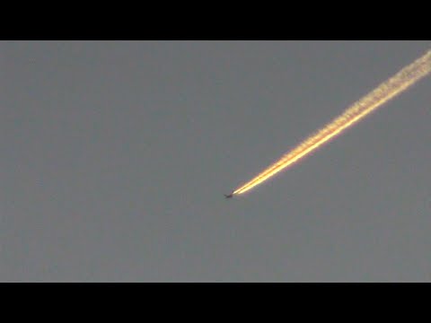 Avião rasgando o céu de Tubarão, SC