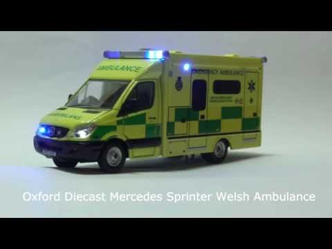 Oxford Diecast 1:76 Mercedes Ambulance in Welsh Livery