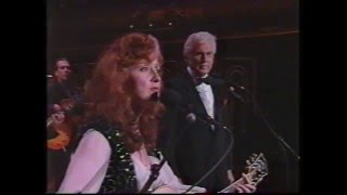 Bonnie Raitt with her dad John Raitt - I&#39;m Blowing Away - Evening At Pops (1992)