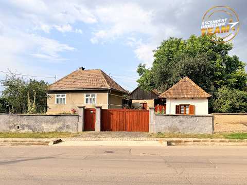 Casa cu teren generos de 1.315 mp, bucatarie de vara complet renovata si acces din doua strazi – Cernat, jud. Covasna — Video