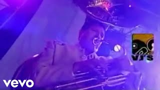 La Arrolladora Banda El Limón De René Camacho - Huele A Peligro (Official Video)