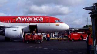 preview picture of video 'Abordando Embraer 190 Copa, en el Aeropuerto Rafael Nuñez, Javier Rivas en Cartagena Colombia'