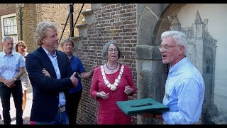 Burgemeester Salet onthult historische tekening Tolpoort Geervliet / 2018