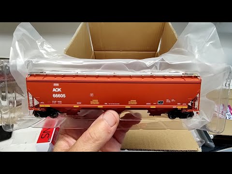 ScaleTrains 5188 Covered Hopper Review.  Model Train Layout Ops & Realism Union Pacific RR