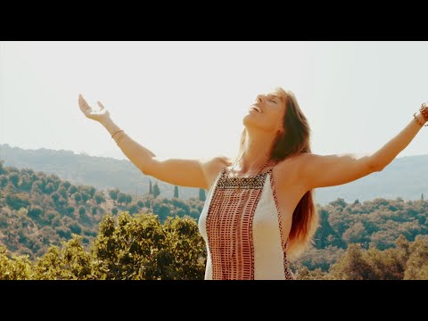 Deva Premal: Seven Chakra Gayatri Mantra (with mantra text)