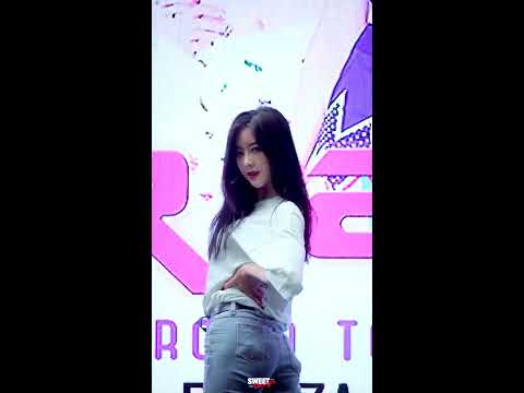 180701 라니아 지유 RANIA ZI.U STYLE FANCAM (RANIA & You Promo Tour Party in Malaysia @ KL Gateway Mall)