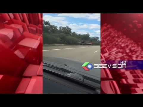 Video muestra intacta a la avioneta en Villa Montes antes ser calcinada .