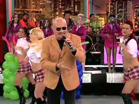 Carlos Oliva canta en El Happy Hour