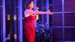 Julia Murney&#39;s spectacular performance of Ring Them Bells - Broadway sings for Amigos de Jesus