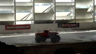 preview picture of video 'Monster Jam arena vfg 13/11/10 El Toro Loco'