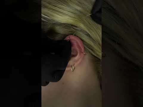 💎 Hidden Helix Piercing using our beautiful Golden Bar with Crystal Chain Accent ✨💎