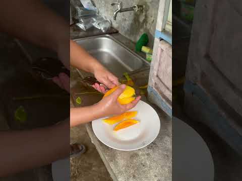 #cuttingfruit #cuttingskills #auntie #tiktok fruits 🥭