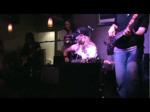 Sherry Seager performing "Rompin Stompin Blues" by The Judds