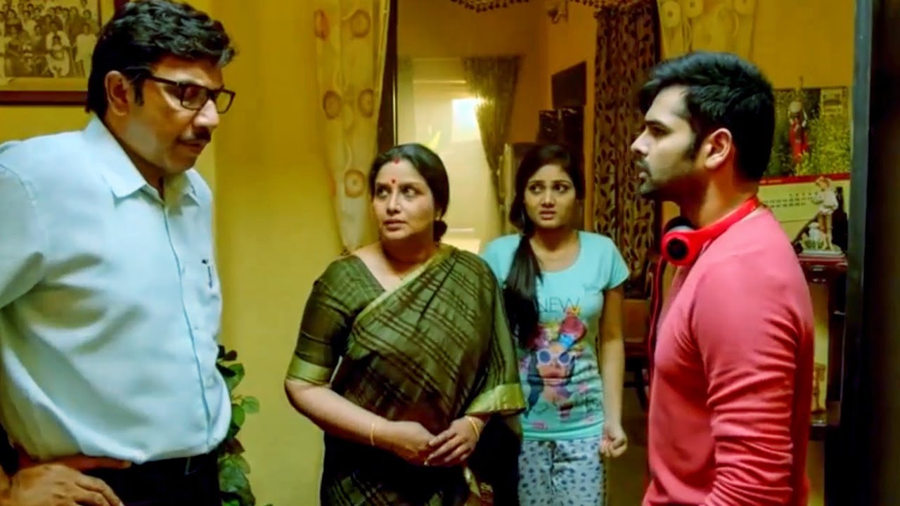 राम पोथीनेनी घरवाले को उतरे हुए चेहरे की वजह पूछ रहा ह