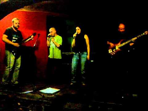 Den na svobodě - Den na svobodě - Válka