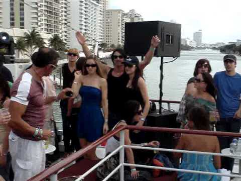 Miami WMC 2009: Nick Warren on the Sasha & Digweed Yacht Party.