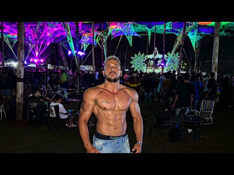 MINHA PRIMEIRA VEZ NA RAVE