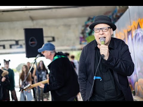 King Missile Live under the Tauranga Harbour Bridge