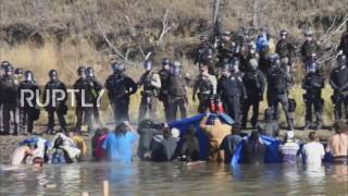 USA: Police fire on Dakota Pipeline protesters with teargas, rubber bullets