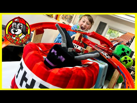 MONSTER JAM Race Cars Vs MINECRAFT Hot Wheels Racerverse - CRISSCROSS RACE