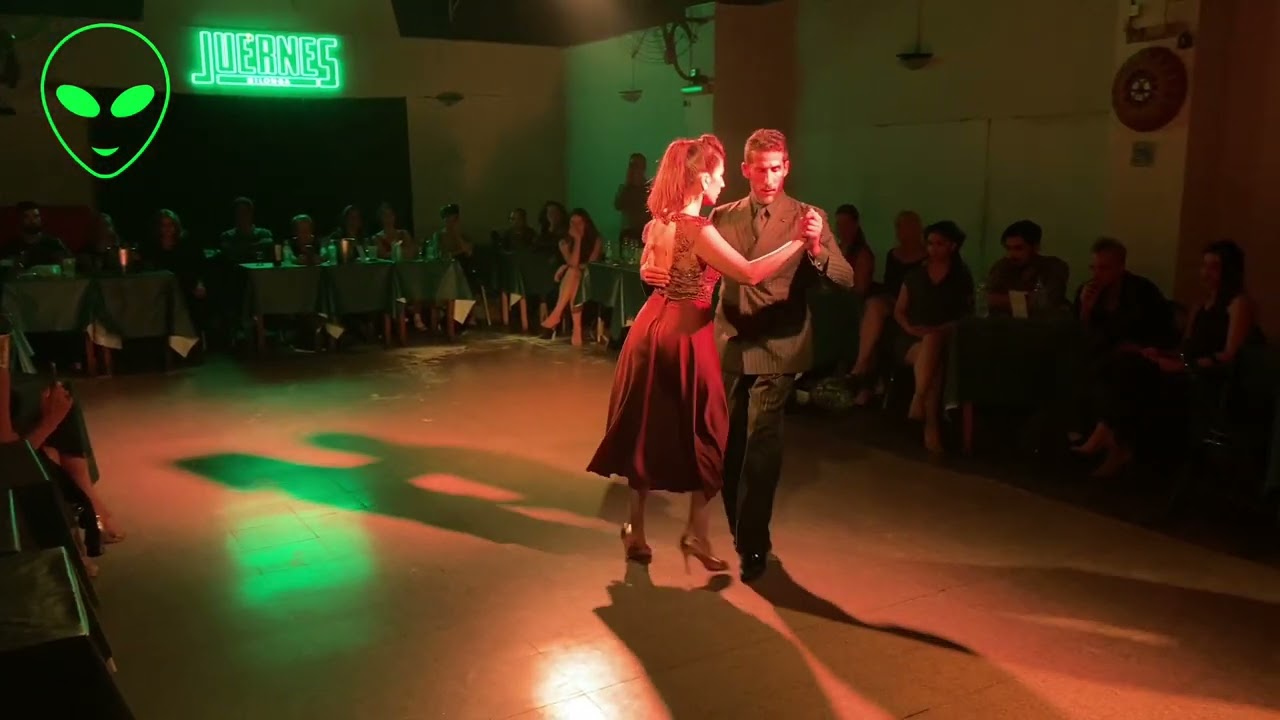 Christian Maquez y Virginia Gomes ''Los totis'' en Juernes Milonga (2/2)