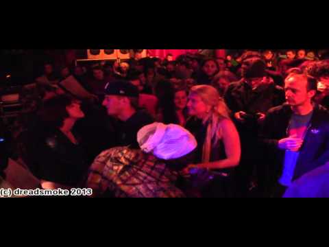 JAHMBASSADOR HIFI ft nya azania (UK) - 3in1 round \ dub love pt2 @ mano mundo festival 11-05-2013