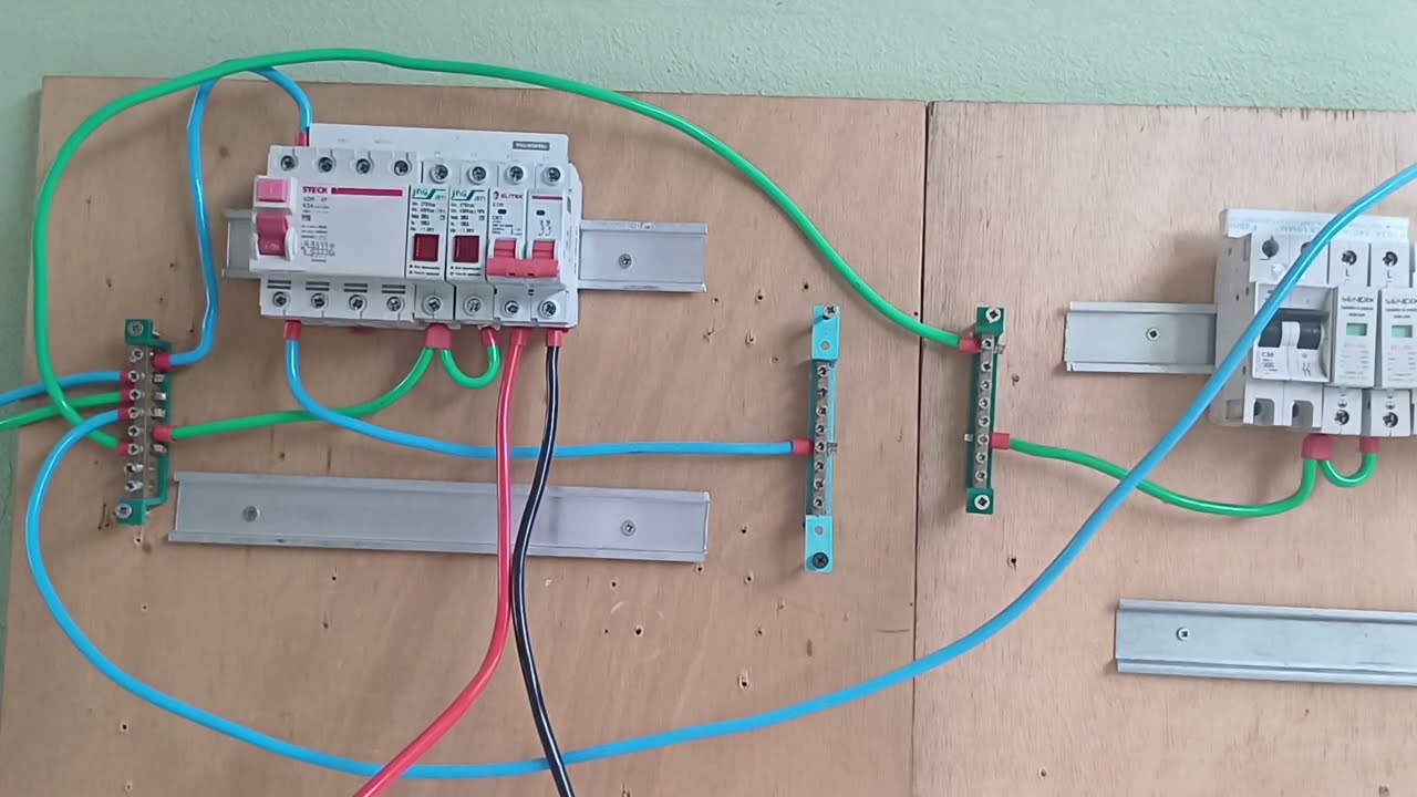 2 quadros de distribuição com derivação