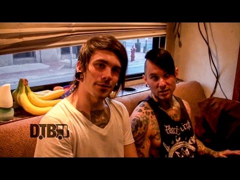 A Skylit Drive - CRAZY TOUR STORIES Ep. 331