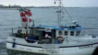 preview picture of video 'Der Nikolaus kommt mit dem  Fischkutter'