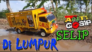 Download lagu MINIATUR TRUK ANTI GOSIP Selip Di Lumpur... mp3
