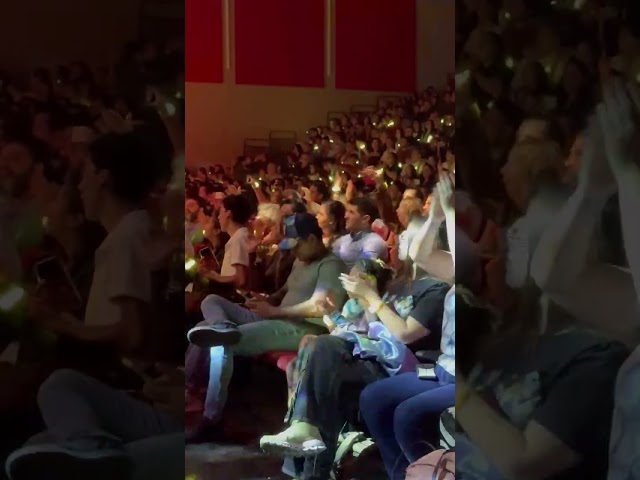 Vídeo relacionado con 2 Pares Led Iluminado Pendientes, Decoración Para Fiestas De Baile, Glow In The Dark De Moda Accesorios, Pendientes De Moda Con Estilo, Para la Noche Corre Clubes Y Fiestas (White+Colour)