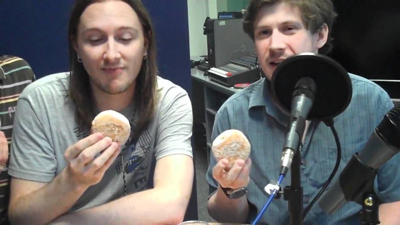 TalkRadar UK #53 - Donut eating minigame - YouTube