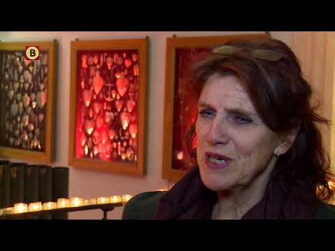 De proost van De Broederschap van onze Lieve Vrouw neemt afscheid van Maria