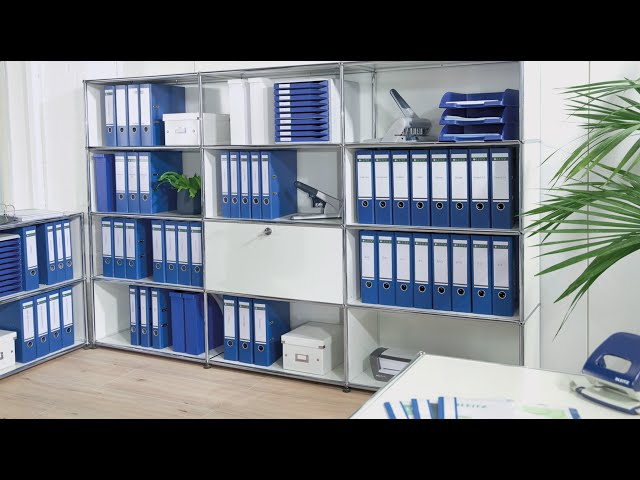 Arquivador Leitz 180º Tamanho A4 - Lombada Larga 80mm - Com Gaveta, Porta-Cartões e Porta-Documentos na Lombada - Cartão Revestido em Plástico - Protetores Metálicos - Azul 10105035 - vídeo 1