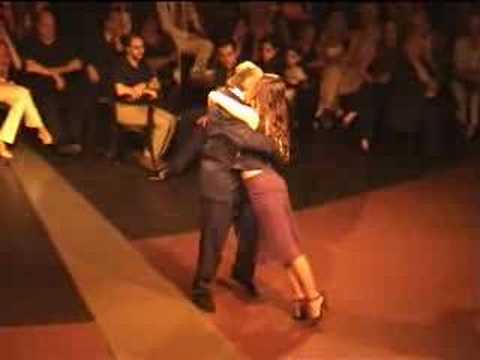  Maria Plazaola  and  Carlos Gavito  are  dancing  to  the  tango  "  El Andariego  "