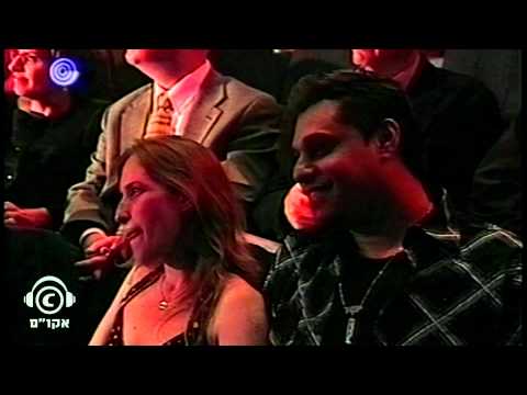 מומי לוי מקבל את פרס אקו"ם 2004