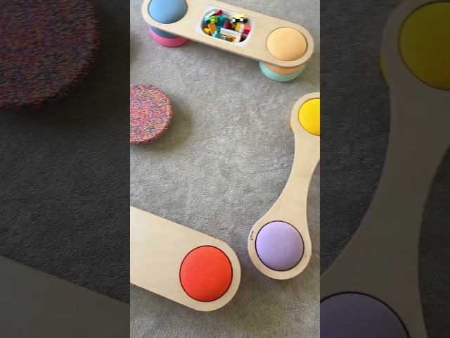 Vídeo relacionado con Lehoo Castle Piedras de Equilibrio para Niños,6 pcs Antideslizante Piedras de Paso para Niños, Juego de Equilibrio Exterior, Desarrollo Sensorial y Coordinación, Curso de Obstáculos