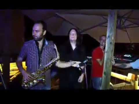 Jonas Renkse singing "Love Song" by The Cure in a random party