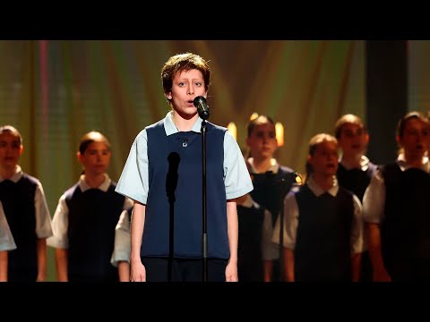 Melani imita a Los Chicos del Coro en "‘Caresse sur l'océan" - Tu Cara Me Suena