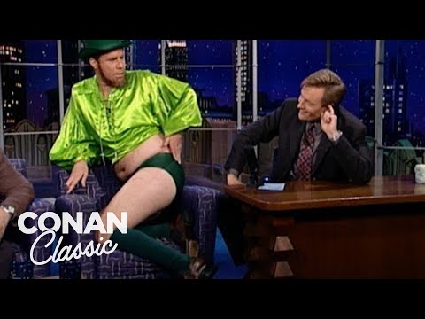ウィル・フェレル、セクシーなレプラコーンのようなドレスを着て "深夜 "で停止 - "コナン・オブライエンと深夜" (Will Ferrell Stops By "Late Night" Dressed Like A Sexy Leprechaun - "Late Night With Conan O'Brien")
