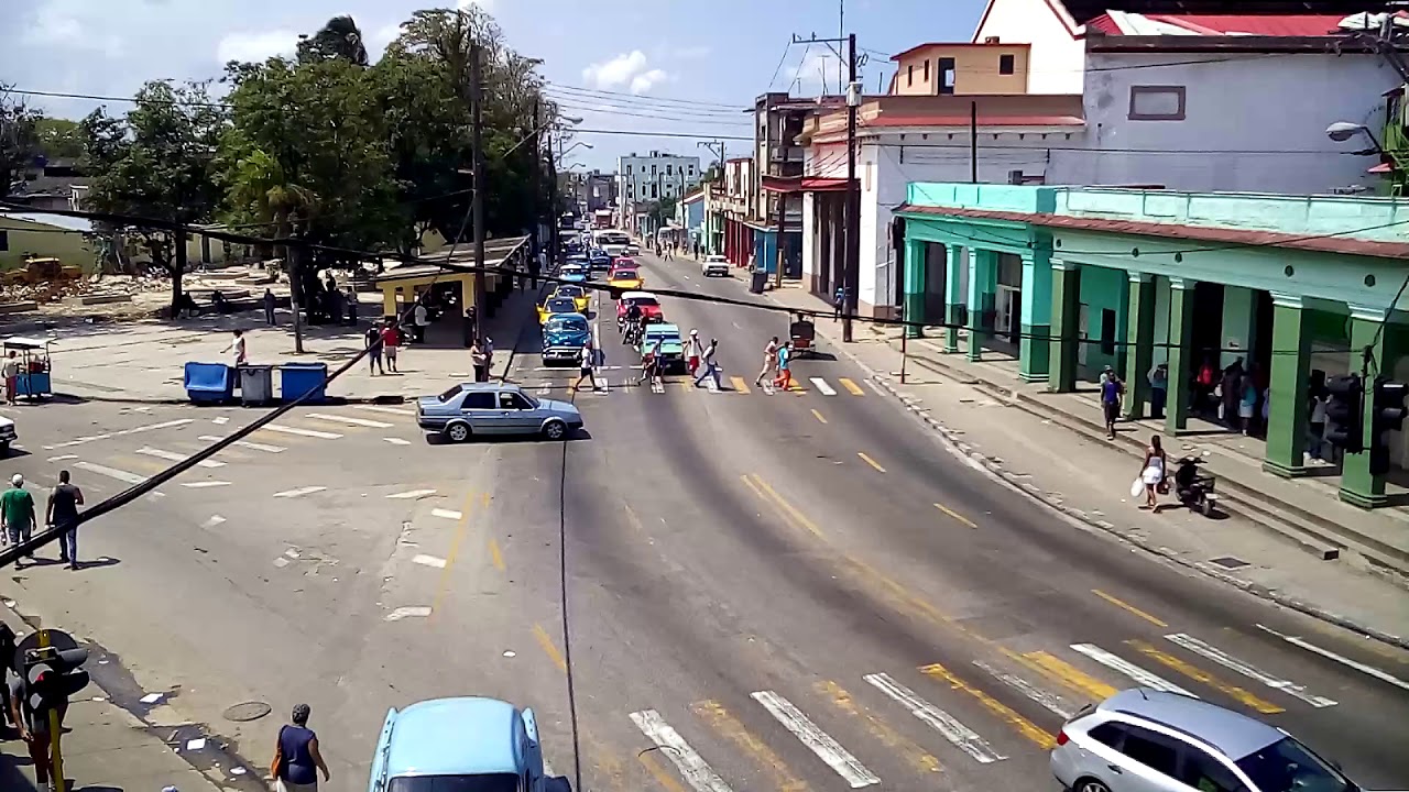 Avenida 51. Desde la Plaza de Marianao. La Habana. Cuba.