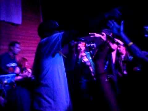 illa - J  ft Frank Nitt en Chile